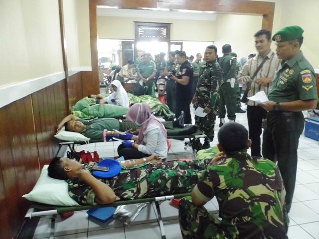 Donor darah peringati HUT Korem 073/Makutarama
